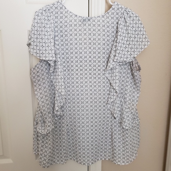 SHORT SLEEVE BLOUSE | WHITE + BLACK - Picture 3 of 3